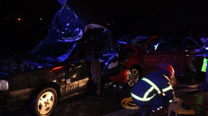 Oto yolda feci kaza: 8kişi  yaralandı