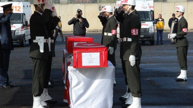 Lice şehitleri törenin ardından memleketlerine uğurlandı
