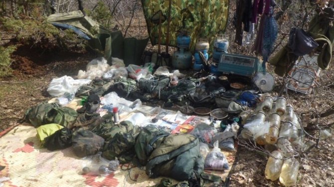 Terör örgütüne ait 2 sığınak ele geçirildi