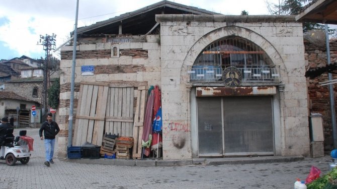 Tokatlı esnaf 265 yıllık hanı satılığa çıkardı