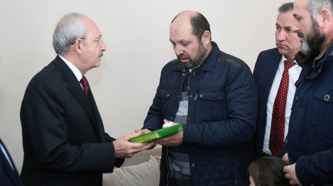 Kılıçdaroğlu Samsun'da şehit ailesini ziyaret etti
