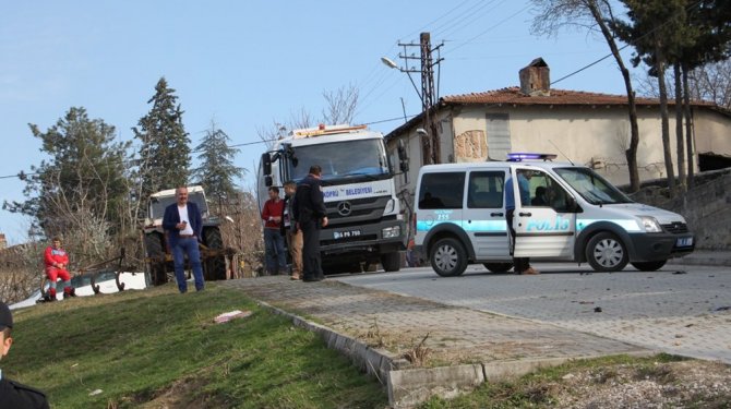 Çöp kamyonunda esrarengiz patlama: 2 yaralı