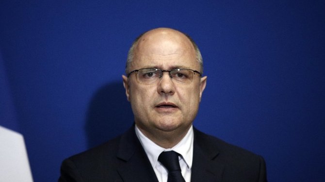 Fransa İçişleri Bakanı istifa etti