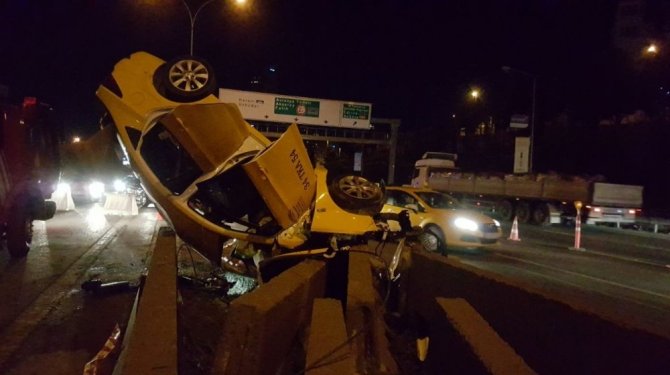 Feci kaza ticari taksi takla attı!