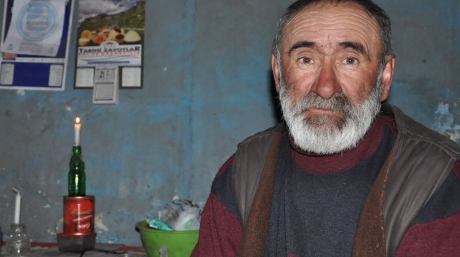 Kalp hastası adam mum ışığında yaşam mücadelesi veriyor