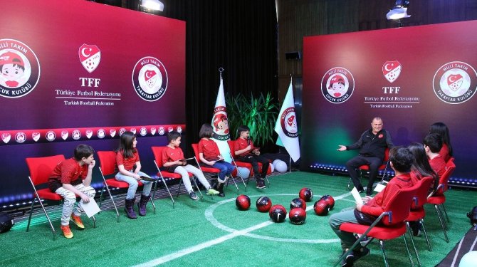 Minikler, Fatih Terim'i zor sorularıyla terletti