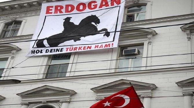 Türkiye’nin Viyana Büyükelçiliğine saldırı