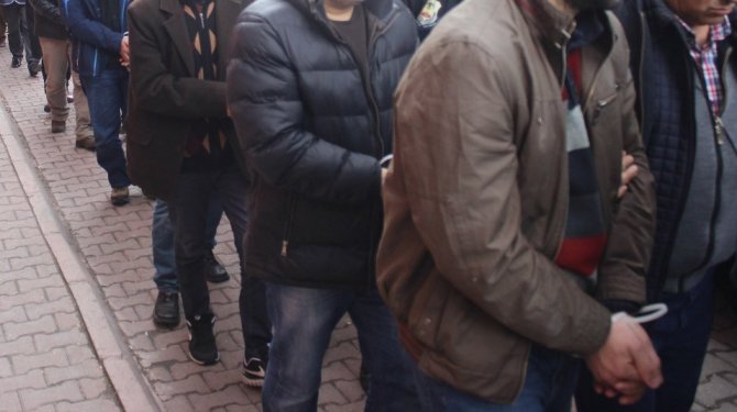 17 polis ByLock’tan tutuklandı