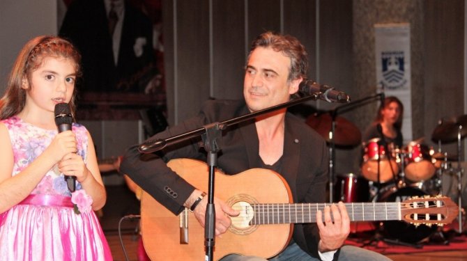 Kutsi kızı Ceylin Ada ile beraber sahne aldı