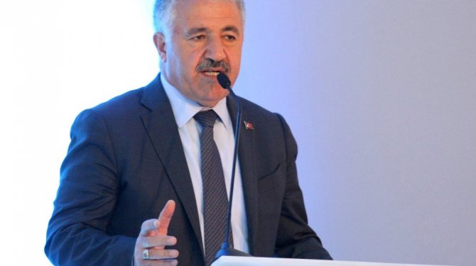 Bakan Arslan’dan ’kabin yasağı’nı eleştirdi