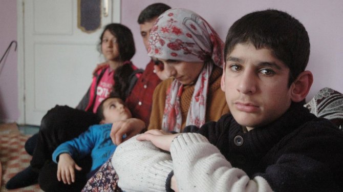 Eşi ve 2 çocuğu gözlerinin önünde eriyor