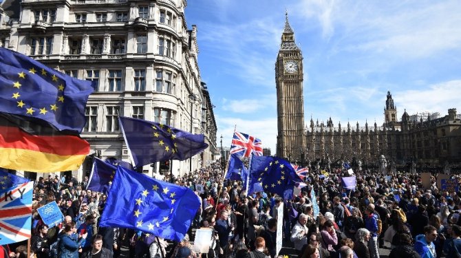 İngiltere’de "AB" protestoları sürüyor