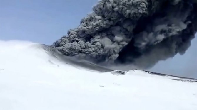 250 yıl sonra lav püskürttü