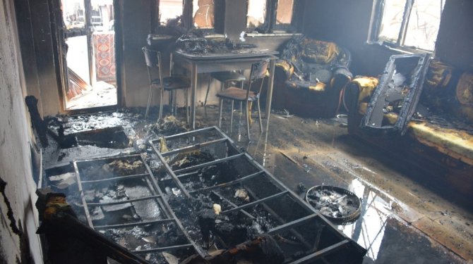 Yaşlı çift az kalsın yanıyordu! Torunları kurtardı