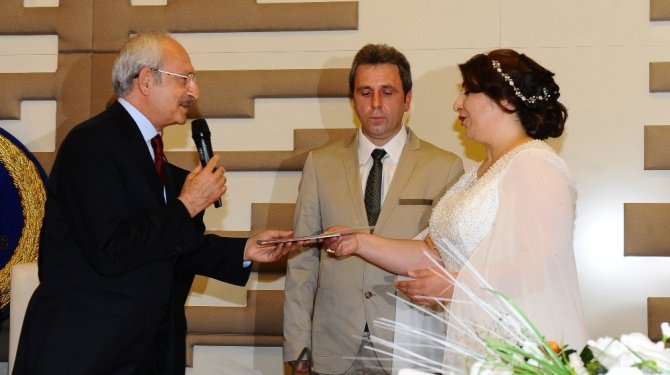 Kılıçdaroğlu nikah şahidi oldu