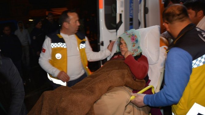 Minibüs uçuruma devrildi: 1 ölü, 14 yaralı