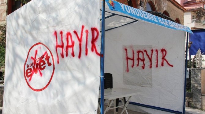 ’Evet’ standına çirkin saldırı