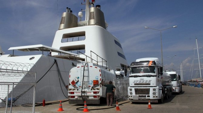 Rus iş adamının yatına 1 milyonluk yakıt