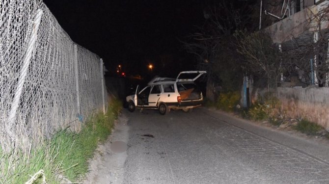 İzmir’de bomba teröristlerin elinde patladı