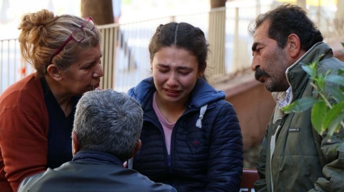 Aile katliamında ölenlerin cenazesi yakınlarına teslim edildi