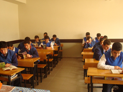 ÖĞREMENLER LİSESİ OKUYOR