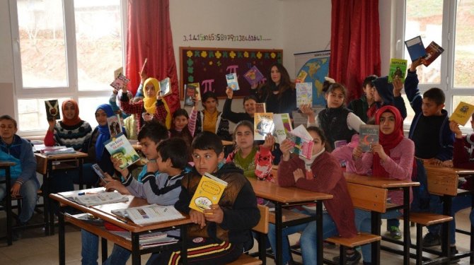 "Çocuklara Yepyeni Hikâyeler Götürüyoruz!