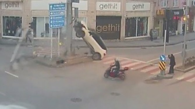 Yürekleri ağza getiren kazalar MOBESE’de