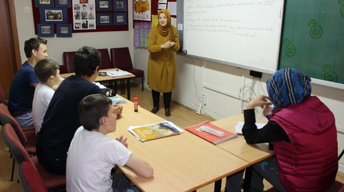 Bu okulda dersler işaret diliyle işleniyor