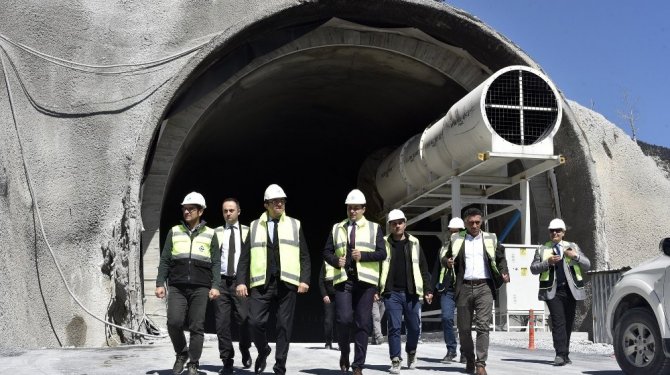 Zigana bu kez göbeğinden deliniyor