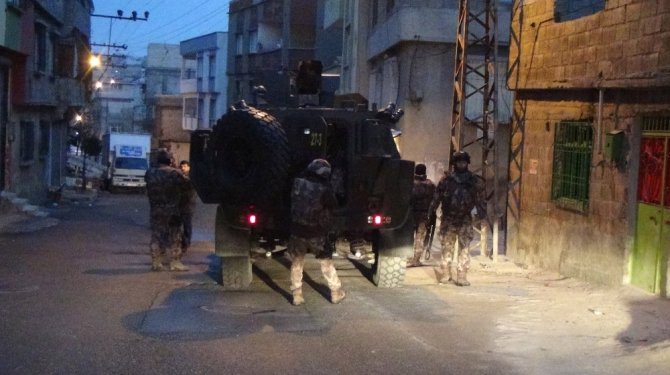 300 polisin katılımıyla 36 adrese operasyon düzenlendi