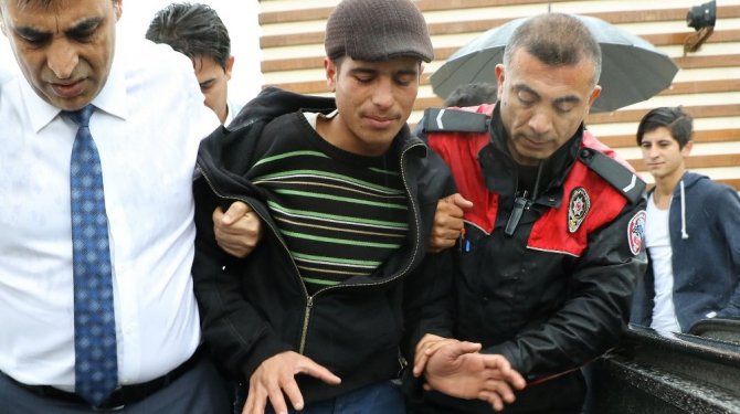 Polisin kurtardığı genç teşekkür yerine sitem etti