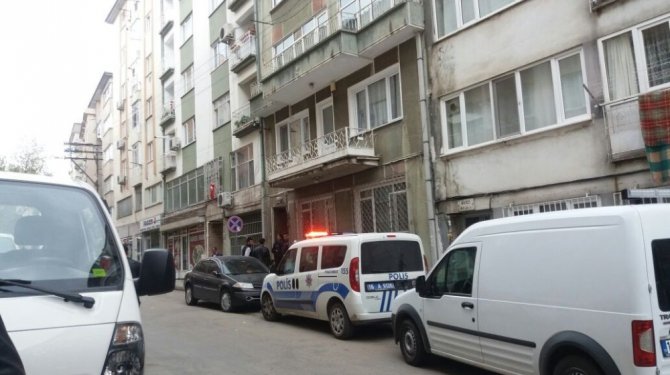 2 çocuğunun annesini öldürdü