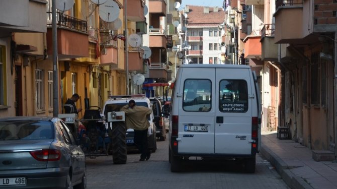 Nikahsız yaşadığı kadını vurduktan sonra intihar etti