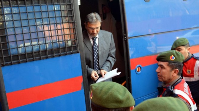 Öksüz’ün kardeşinin soyadı değişikliğine mahkemeden ret