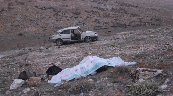 Otomobil şarampole devrildi: 1 ölü