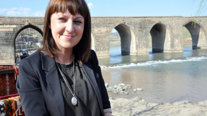 Dünyayı gezdi, Diyarbakır'dan vazgeçemedi