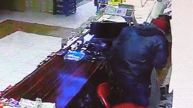 Şaşkın hırsız kameralara yakalandı