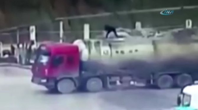 Can alan patlama kamerada: Metrelerce havaya uçtu