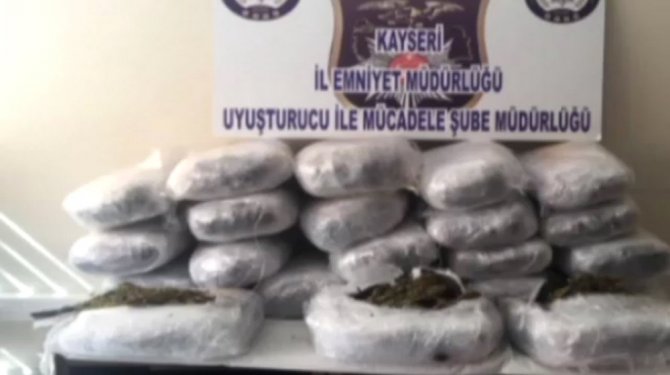 Kamyonetin zulasından 66 kilo esrar çıktı