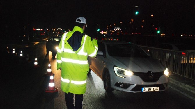 Bin 317 kişi yakalandı, 496 gözaltı