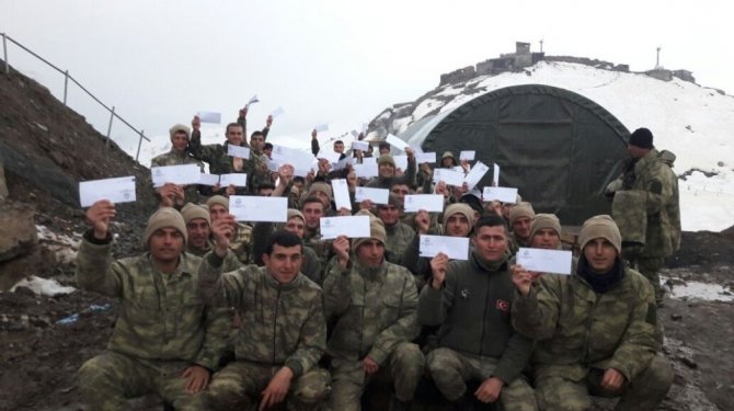 Öğrencilerden askerlerimize duygulandıran mektuplar