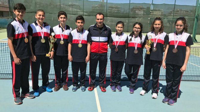 Özel Sanko Okulları Yıldız Erkekler Kort Tenisi Takımı İl Birincisi