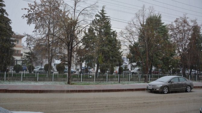 20 dakika sürdü, Nisan ayında Akdeniz beyaza büründü