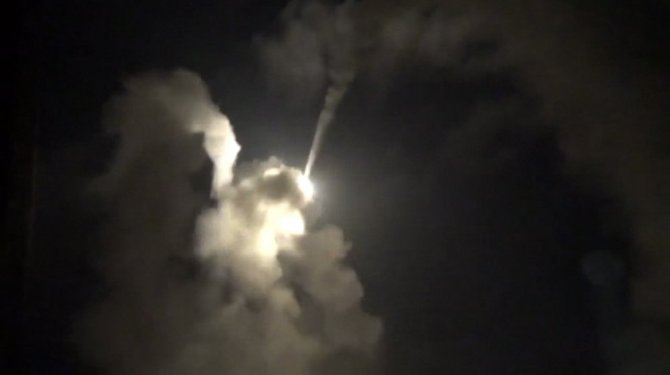 ABD Suriye’de rejim güçlerini vurdu