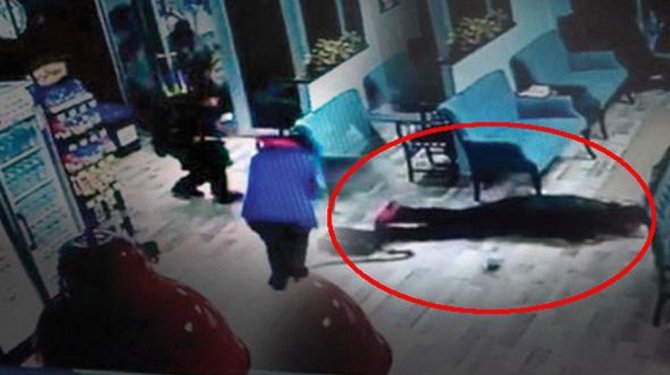 Ailesinin gözü önünde infaz ettiler!