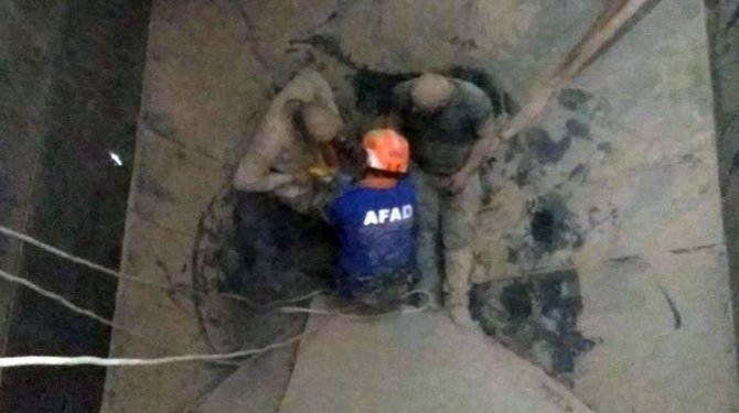 İşçiler tutkal kazanına düştü