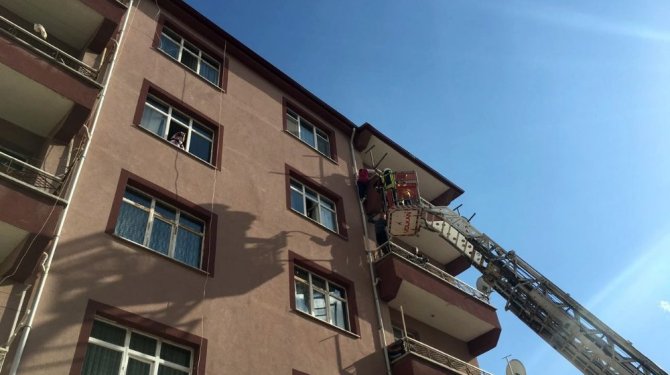 10 yaşındaki kız çocuğunu ölümden itfaiye kurtardı