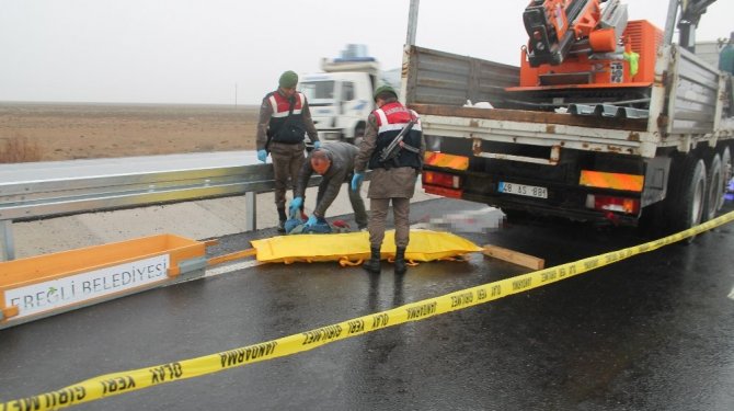 Kamyonun çarptığı işçi hayatını kaybetti