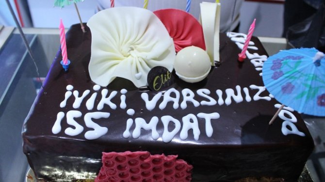 Kavga ihbarına giden polislere pasta sürprizi