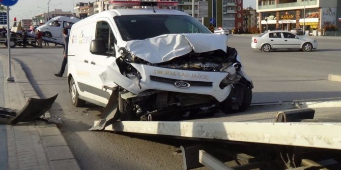 DENİZLİ'DE TRAFİK KAZASI: 14 YARALI